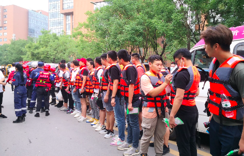 抗洪救災，義賣三天，所得全部捐獻受災區域